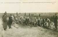  1914-1918 1915 Prisonniers allemands enterrant leurs morts Reims German prisoners burying their Rheims deaths.jpg 